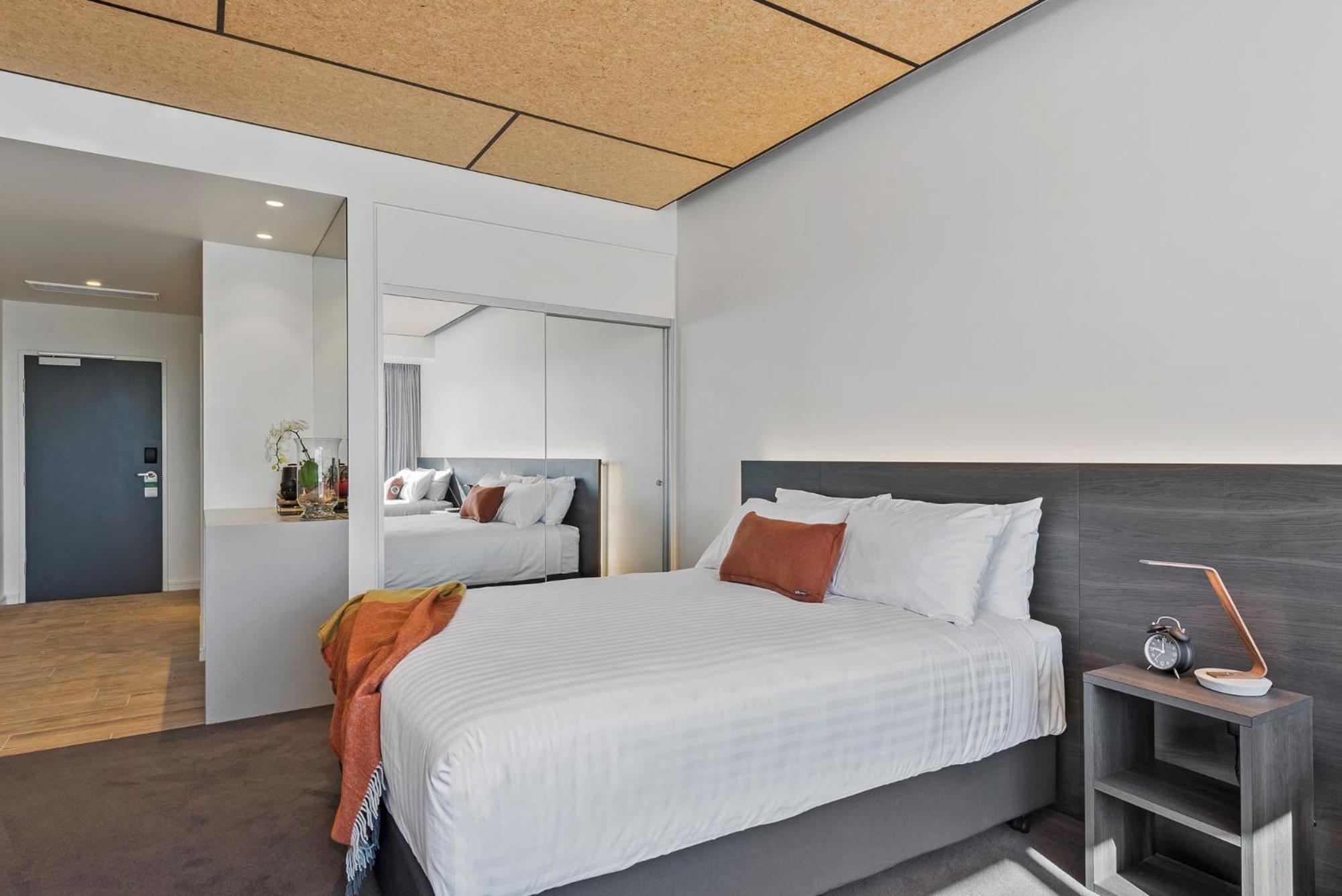 Peppers Silo Hotell Launceston Eksteriør bilde A bedroom at the hotel