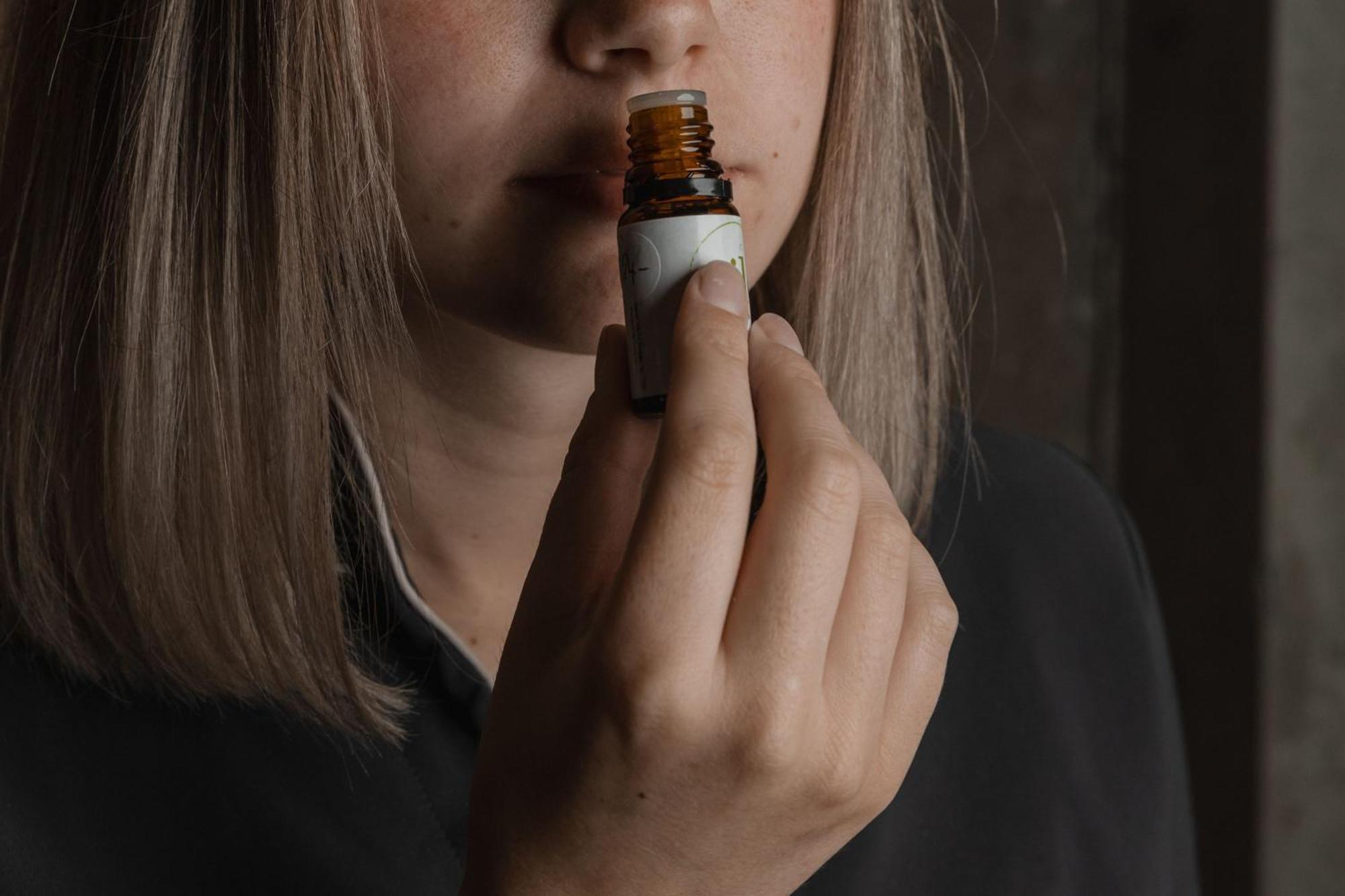 Peppers Silo Hotell Launceston Eksteriør bilde A woman smelling a bottle of essential oil