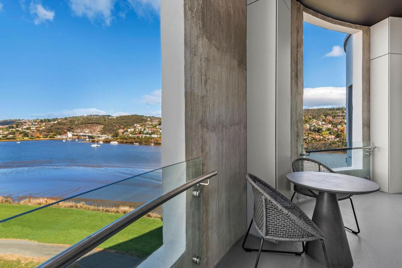 Peppers Silo Hotell Launceston Eksteriør bilde Balcony of a suite at the Crowne Plaza Hotel, Geelong Waterfront